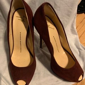 Guiseppe peep toe